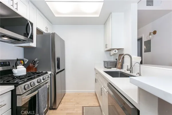 $349,999 | 19350 Sherman Way, Unit 124, Reseda, CA 91335