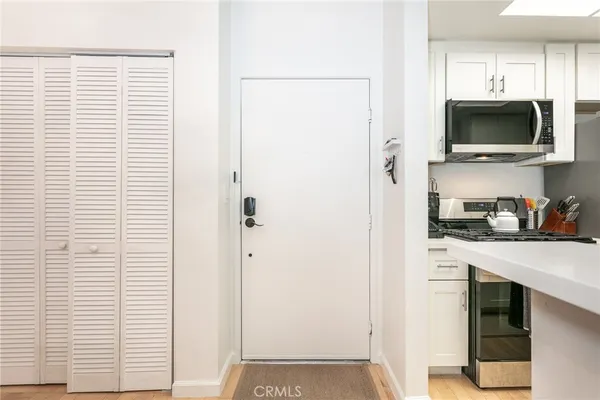 $349,999 | 19350 Sherman Way, Unit 124, Reseda, CA 91335