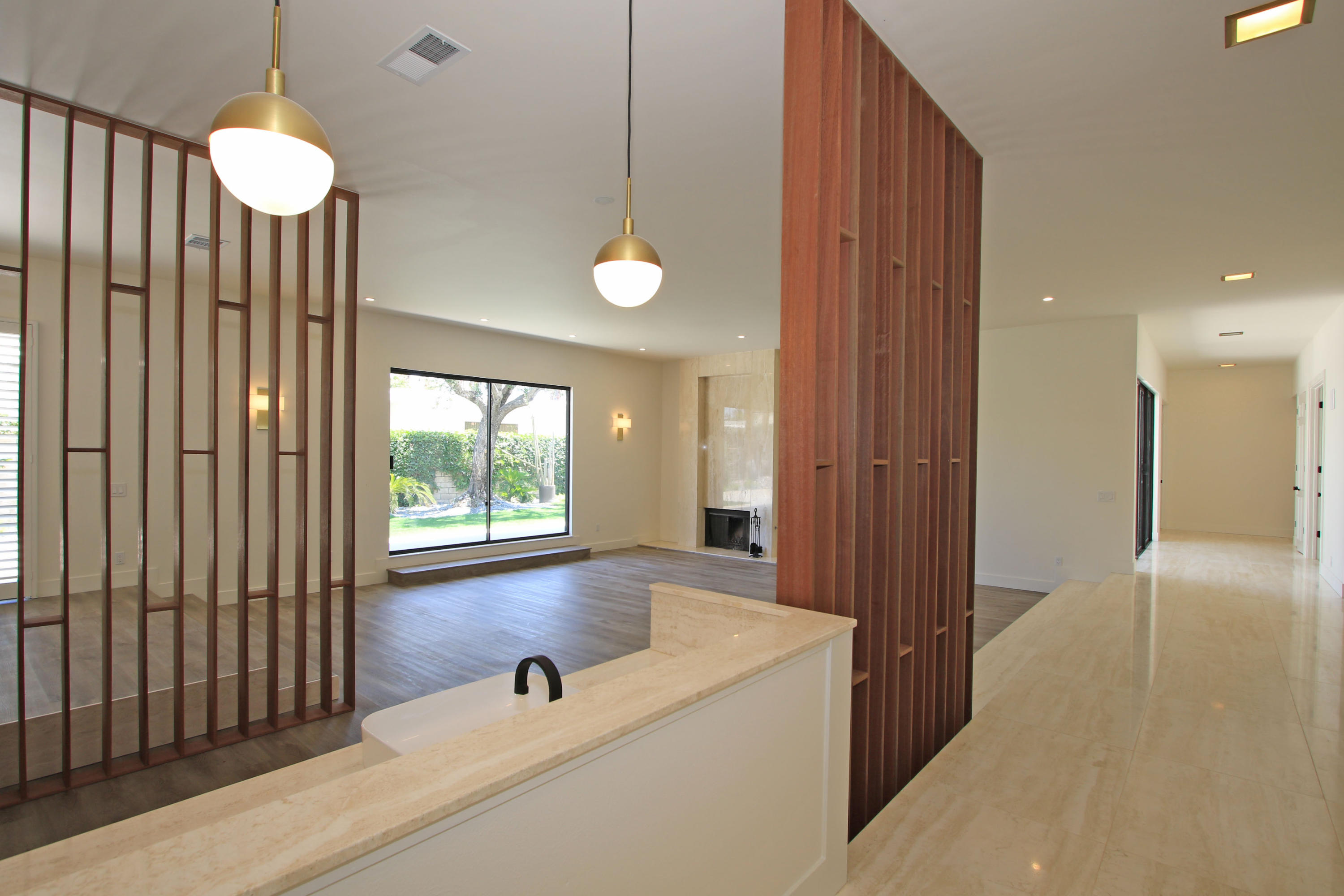87 Magdalena Drive Rancho Mirage, CA 92270 - Photo 25 of 64 a bathroom with a tub a sink and a large mirror