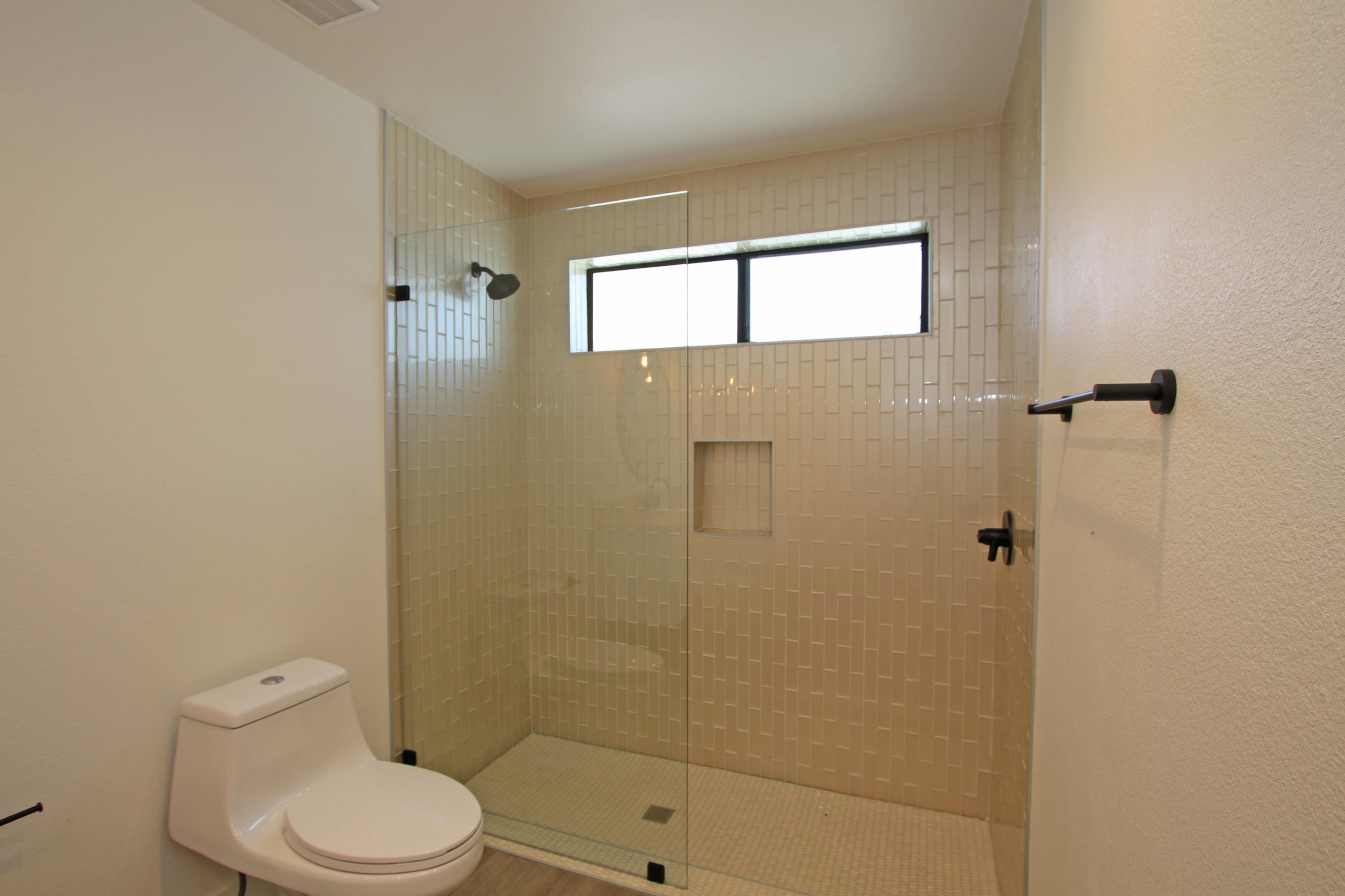 87 Magdalena Drive Rancho Mirage, CA 92270 - Photo 36 of 64 a bathroom with a toilet and shower