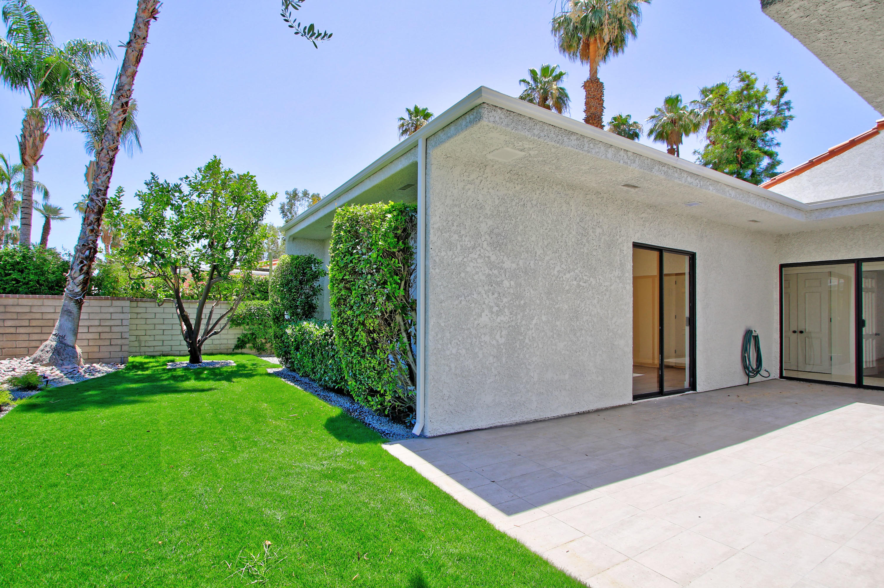 87 Magdalena Drive Rancho Mirage, CA 92270 - Photo 45 of 64 a front view of a house with a yard