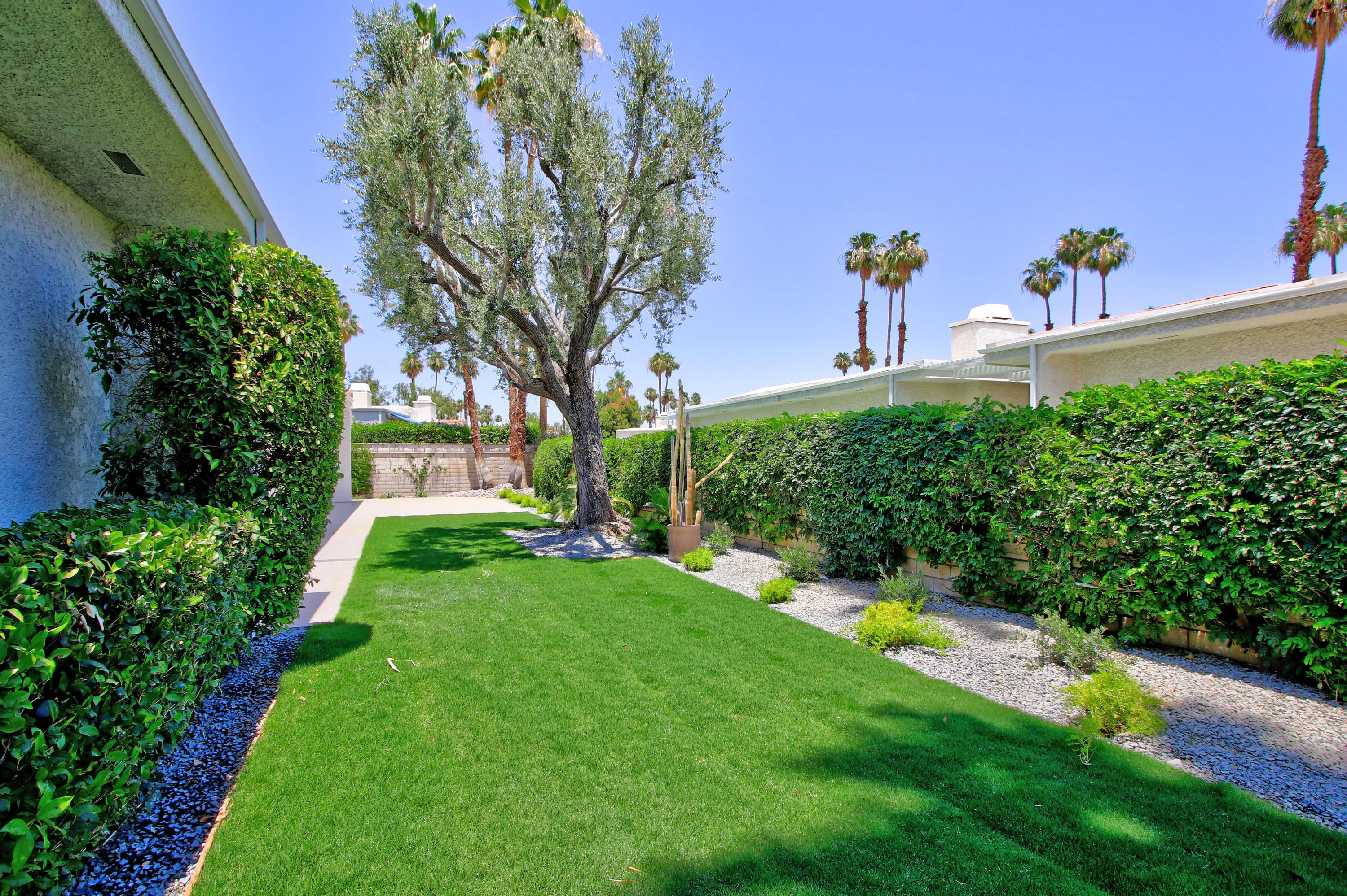 87 Magdalena Drive Rancho Mirage, CA 92270 - Photo 48 of 64 a front view of a house with a yard