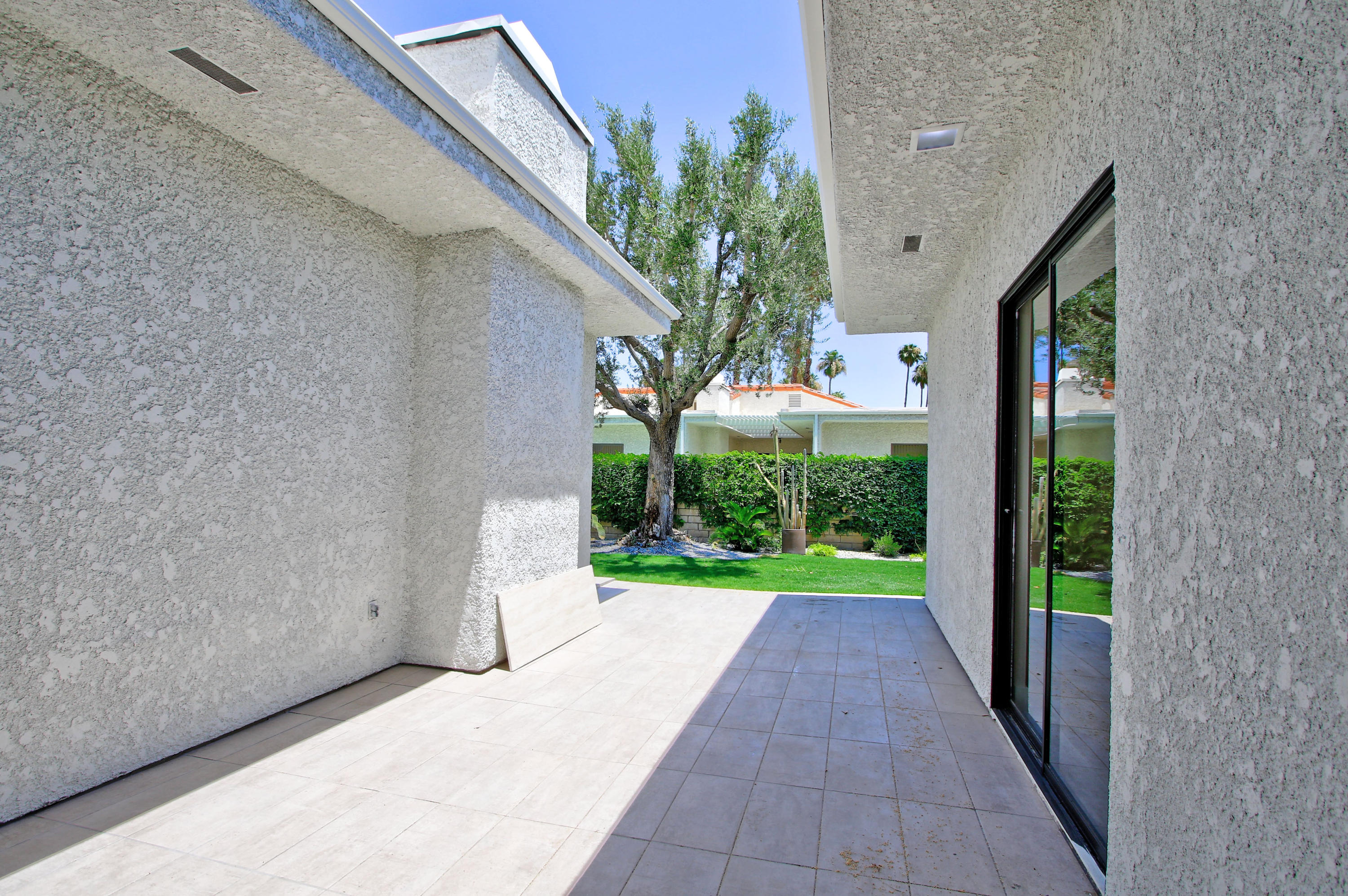 87 Magdalena Drive Rancho Mirage, CA 92270 - Photo 50 of 64 a view of a back yard from a corridor