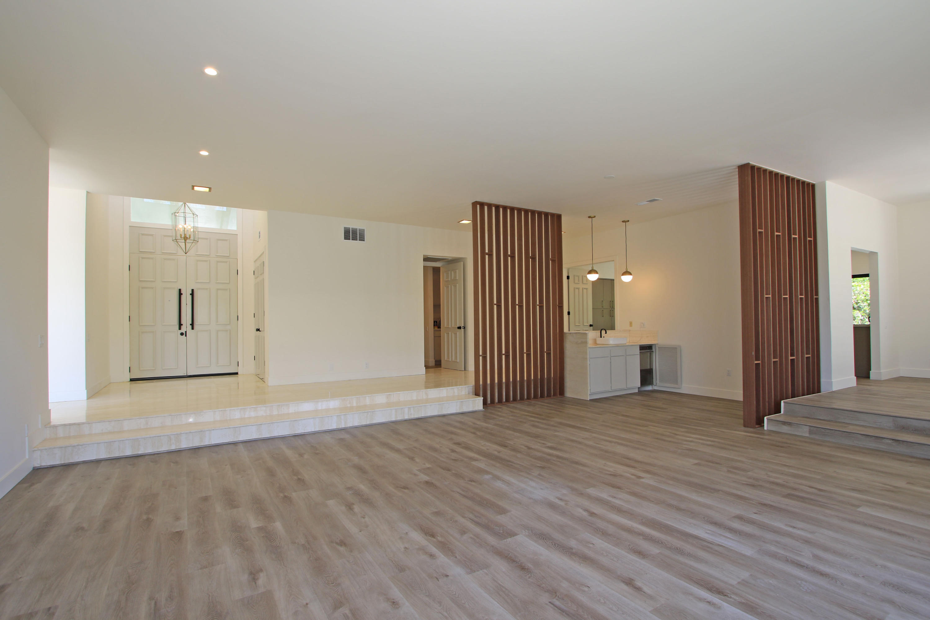 87 Magdalena Drive Rancho Mirage, CA 92270 - Photo 7 of 64 a view of a livingroom with wooden floor