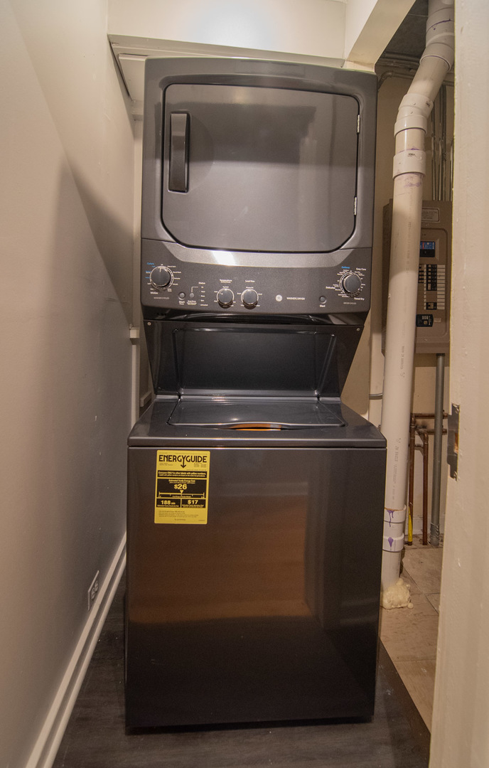 844 West Lakeside Place, Unit 1W Chicago, IL 60640 - Photo 13 of 14 a view of washer and dryer