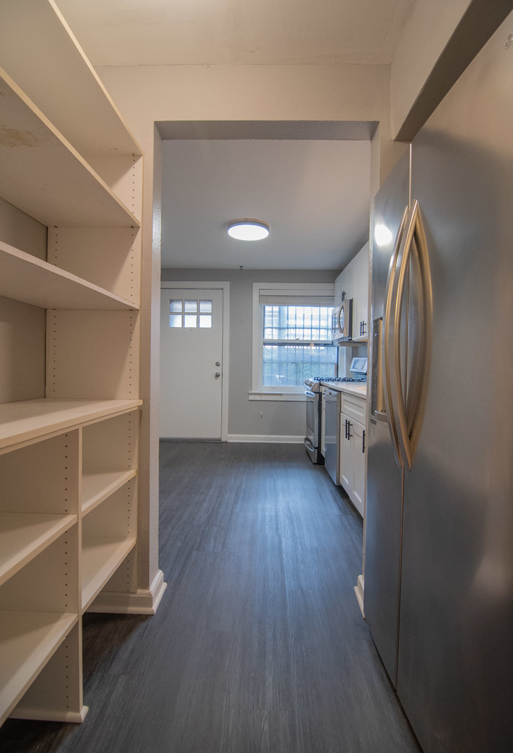 844 West Lakeside Place, Unit 1W Chicago, IL 60640 - Photo 5 of 14 a view of a living room with hardwood floor and windows