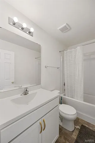 $490,000 | 5653 Sun Bear Drive, House Springs, MO 63051