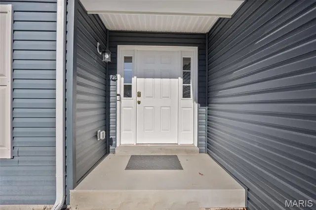 $490,000 | 5653 Sun Bear Drive, House Springs, MO 63051