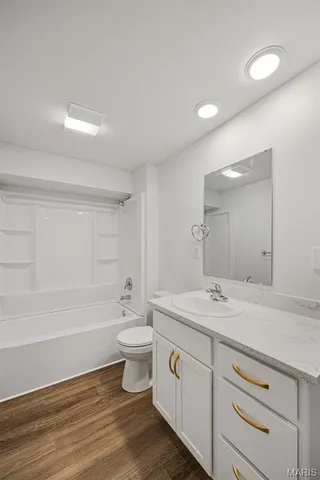 $490,000 | 5653 Sun Bear Drive, House Springs, MO 63051