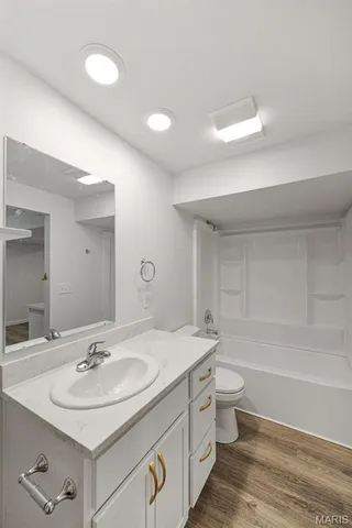 $490,000 | 5653 Sun Bear Drive, House Springs, MO 63051