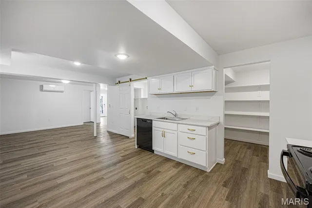 $490,000 | 5653 Sun Bear Drive, House Springs, MO 63051