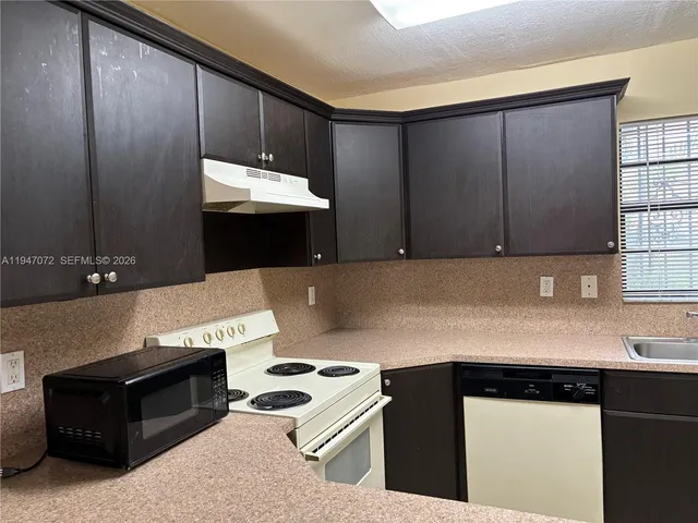 $2,900 | 3610 Southwest 112th Avenue, Unit 62, Miami, FL 33165