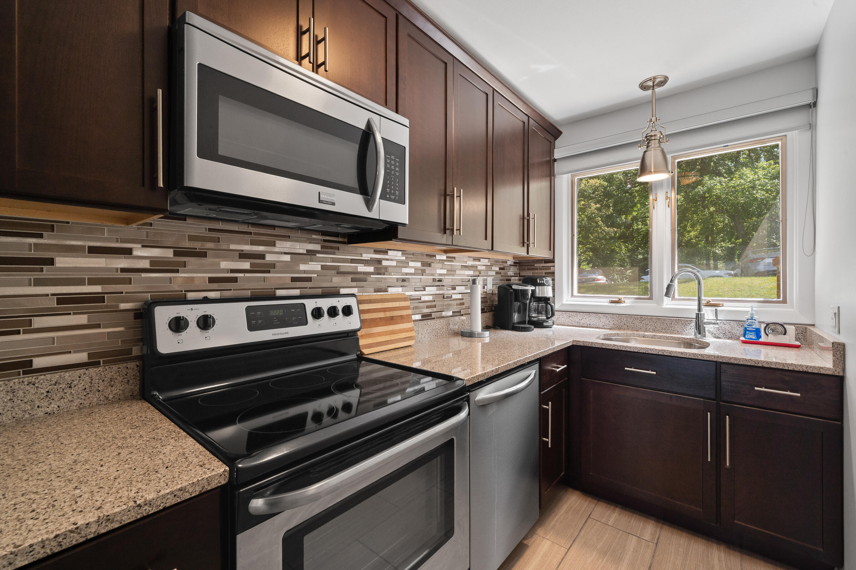 82-07 Red Chimney Road, Unit 8207 Geneva, WI 53147 - Photo 7 of 21 Kitchen