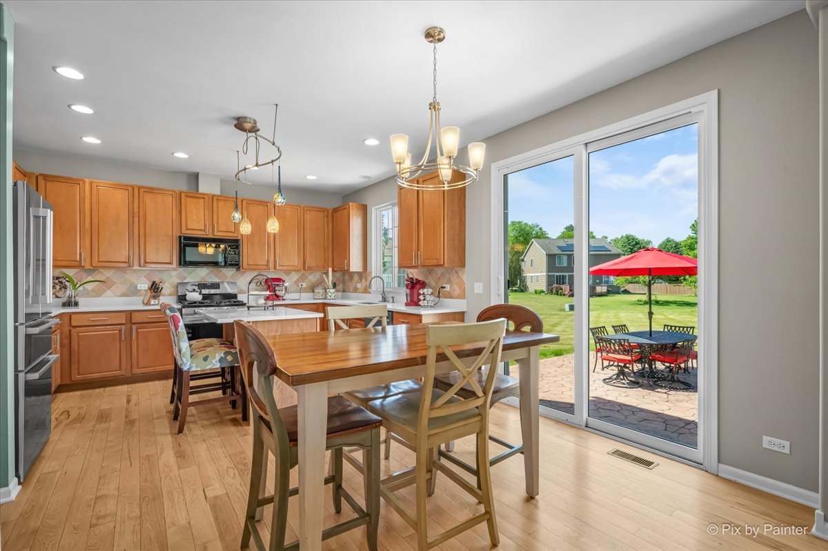 142 Augusta Lane Cary, IL 60013 - Photo 12 of 50