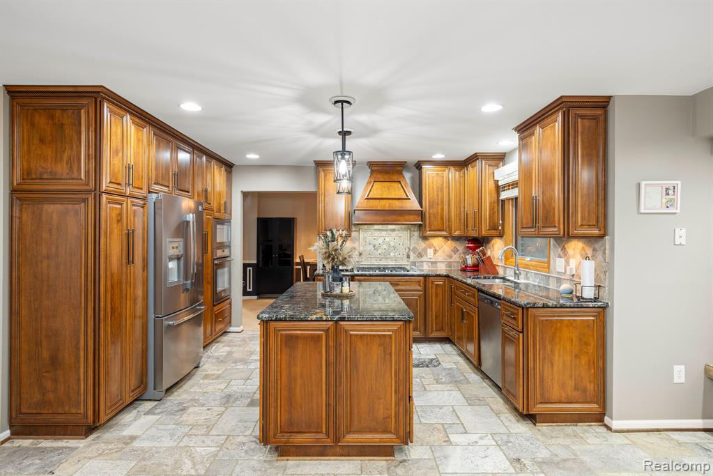3945 Red Root Road Lake Orion, MI 48360 - Photo 10 of 54