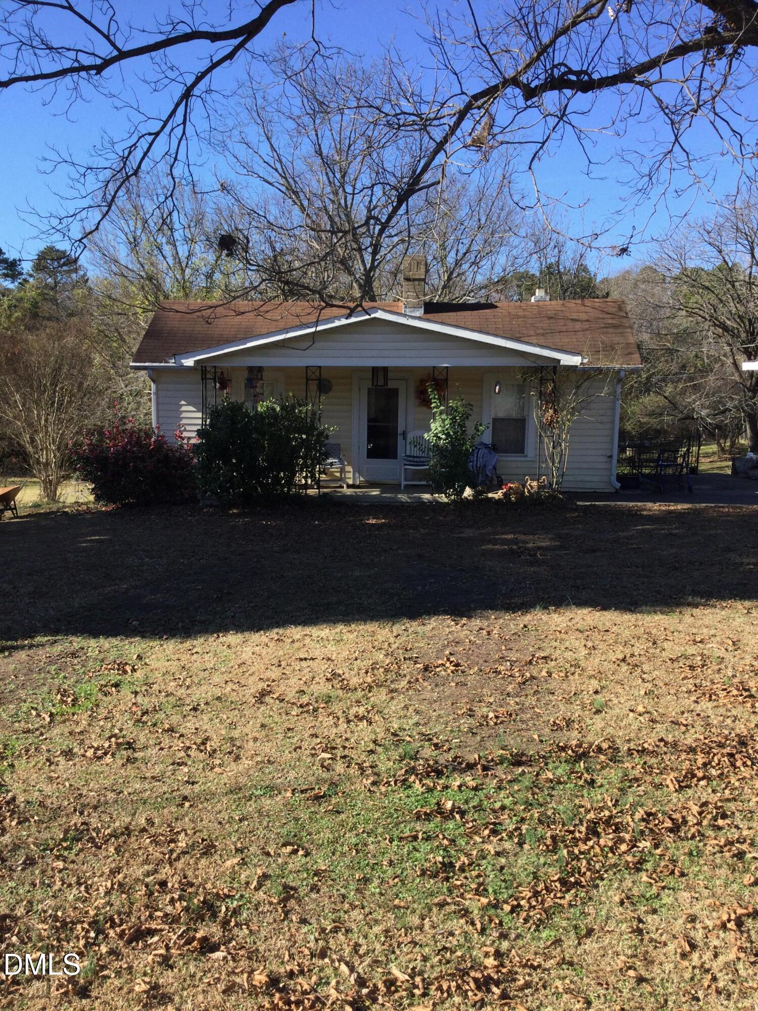 a front view of house with yard