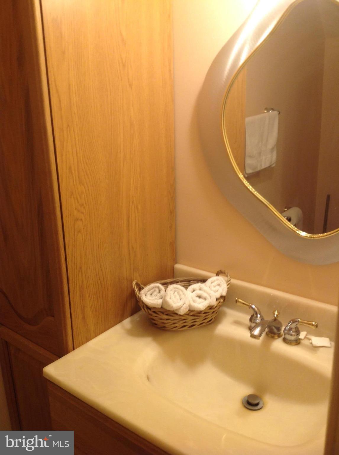 9070 Centerway Road Gaithersburg, MD 20879 - Photo 8 of 15 Bath