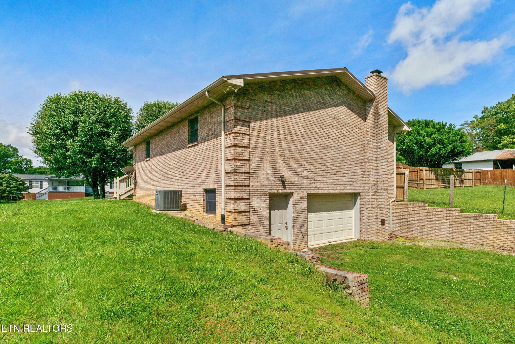 3470 Sims Road Sevierville, TN 37876 - Photo 4 of 37 Gallery Image 4