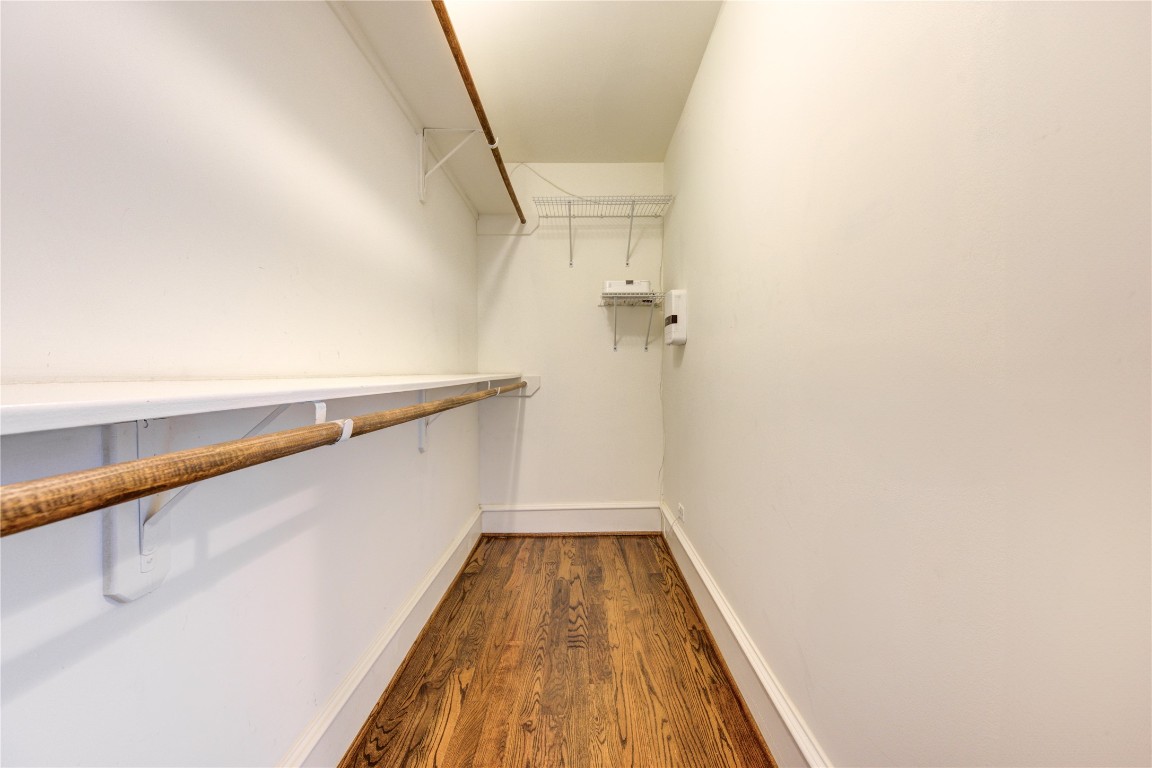 5226 Kiam Street, Unit 1015 Houston, TX 77007 - Photo 11 of 49 a hallway with wooden floor