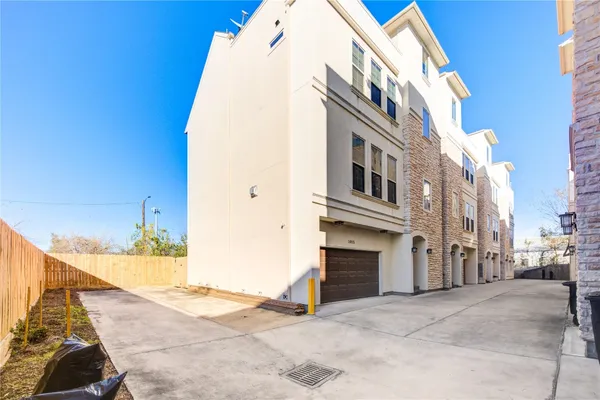 $3,495 | 5226 Kiam Street, Unit 1015, Houston, TX 77007