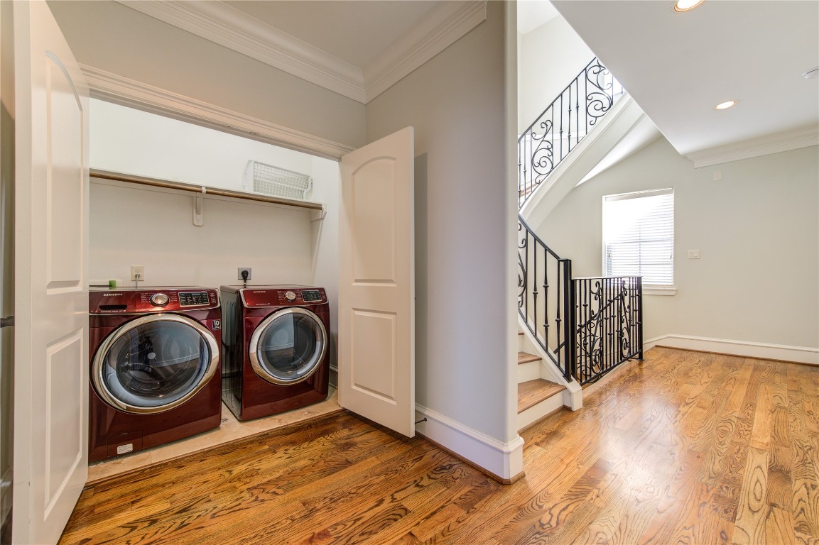 5226 Kiam Street, Unit 1015 Houston, TX 77007 - Photo 40 of 49 a view of an entryway with washer and dryer