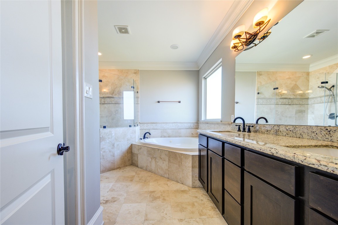 5226 Kiam Street, Unit 1015 Houston, TX 77007 - Photo 43 of 49 a spacious bathroom with a granite countertop sink mirror and bathtub