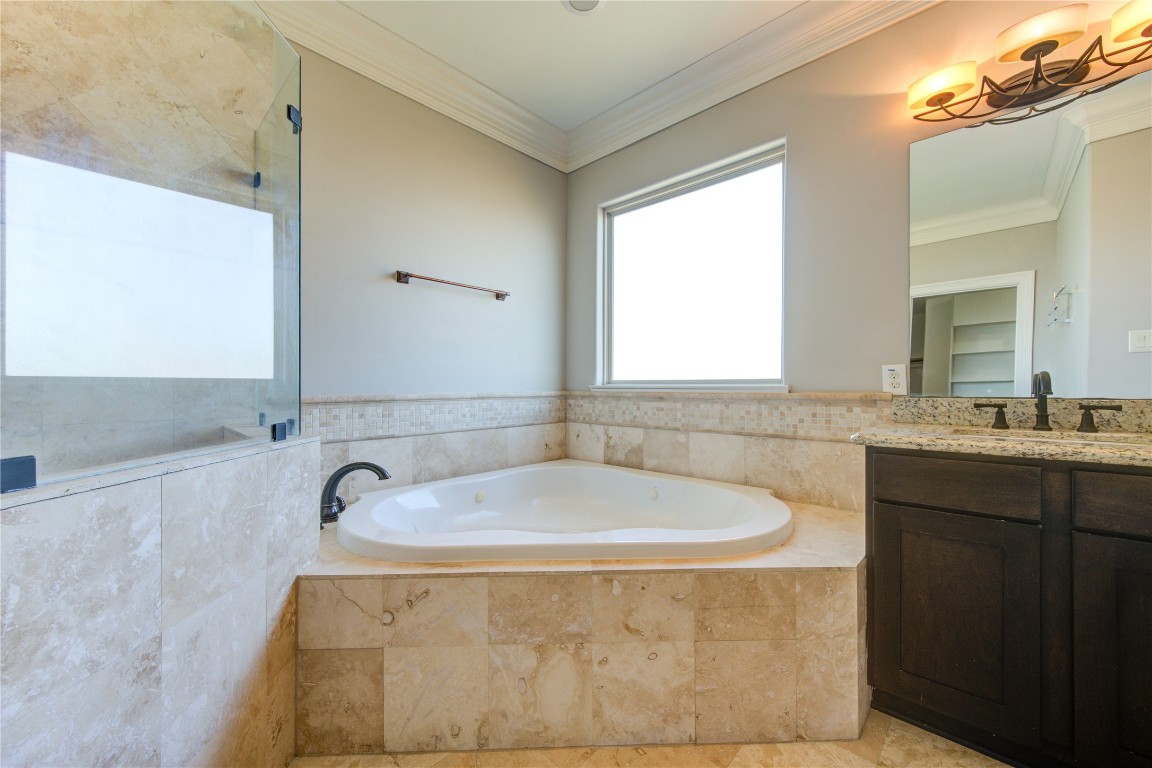 5226 Kiam Street, Unit 1015 Houston, TX 77007 - Photo 44 of 49 a bathroom with a tub sink and mirror