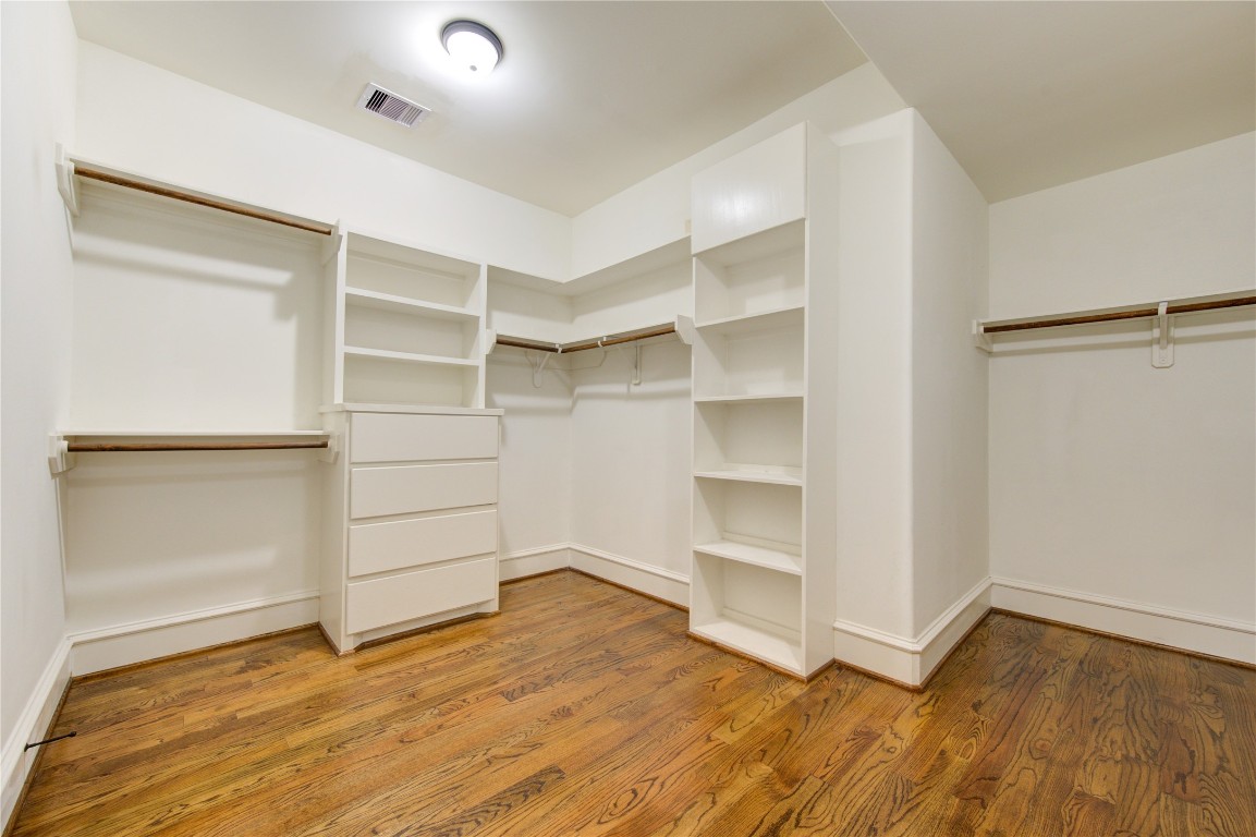 5226 Kiam Street, Unit 1015 Houston, TX 77007 - Photo 46 of 49 a view of an empty walk in closet
