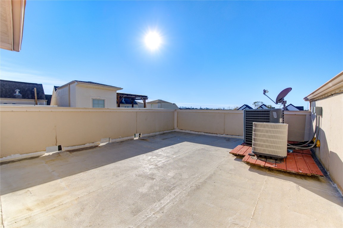 5226 Kiam Street, Unit 1015 Houston, TX 77007 - Photo 48 of 49 a view of a terrace with chairs