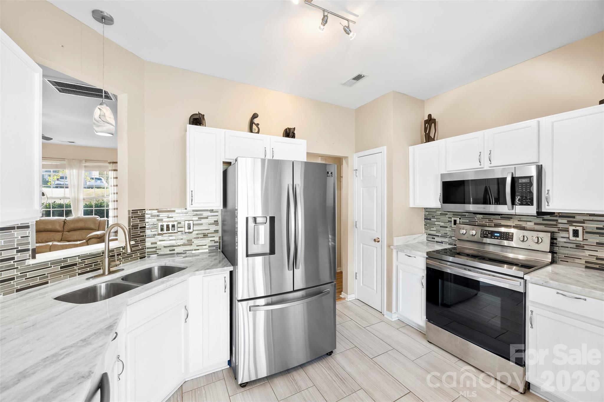 624 Cliffs Inn Circle Charlotte, NC 28214 - Photo 2 of 28