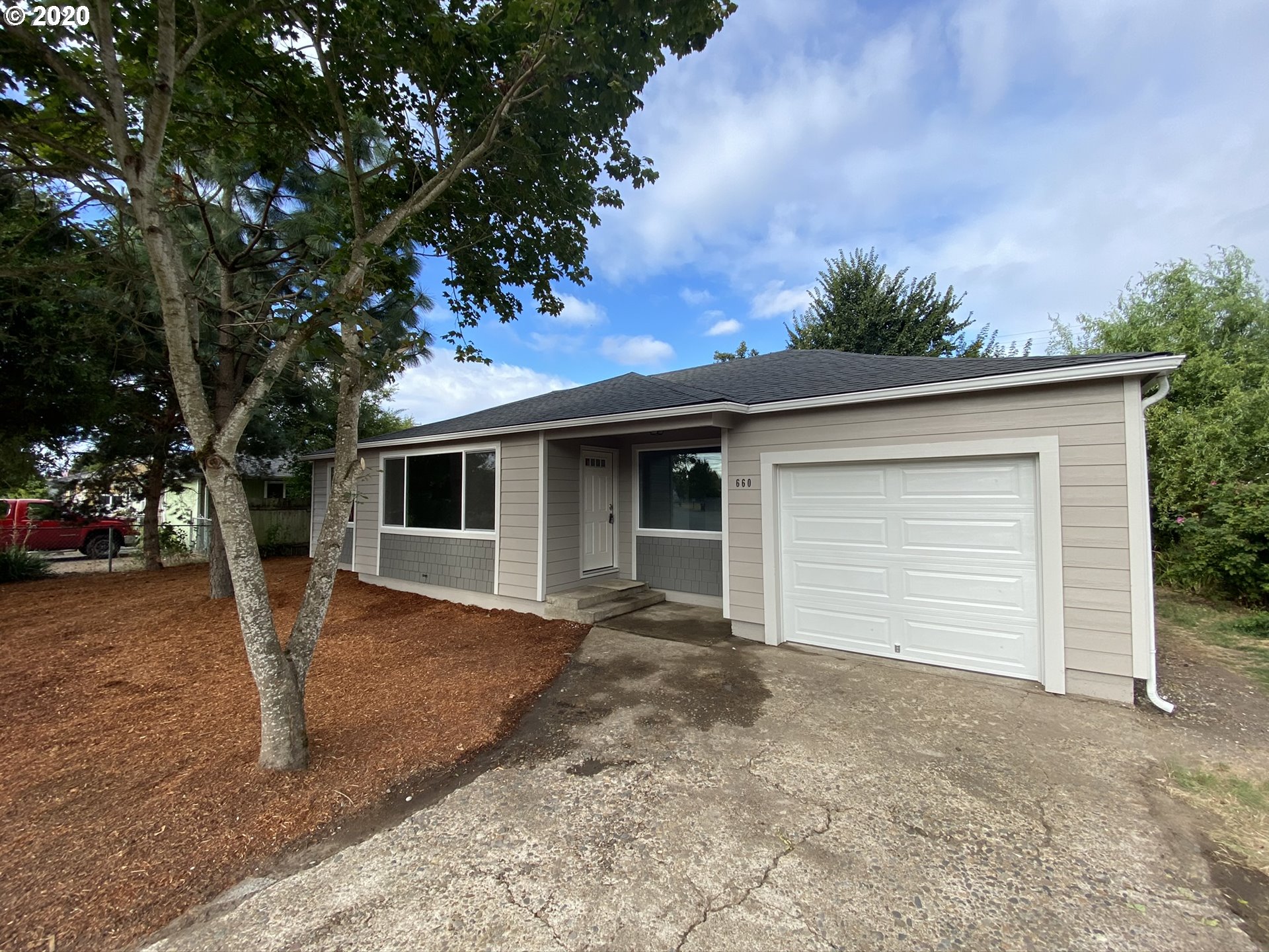 660 32nd Street Springfield, OR 97478 - Photo 2 of 23