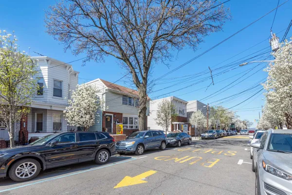 $2,400 | 711 6th Street, Unit 2, Union City, NJ 07087