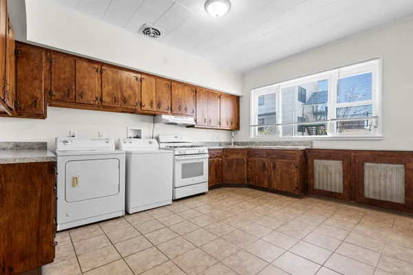 $2,400 | 711 6th Street, Unit 2, Union City, NJ 07087