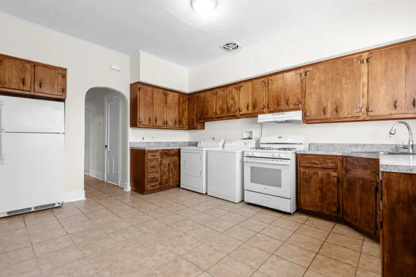 $2,400 | 711 6th Street, Unit 2, Union City, NJ 07087