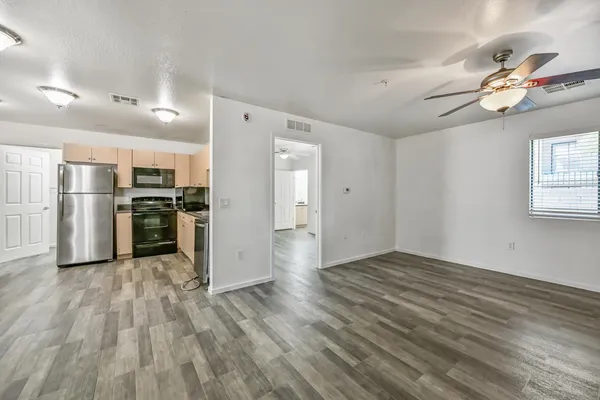 $1,299 | 3065 North 67th Avenue, Unit 132, Phoenix, AZ 85033