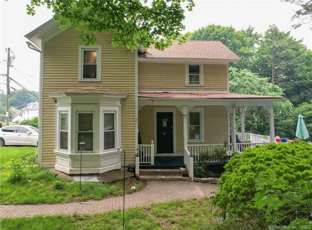 a view of a house with a yard and plants