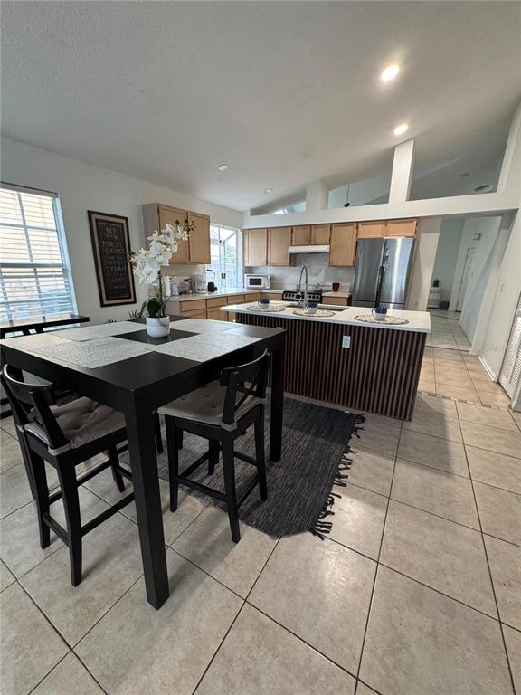 2512 Asbury Court Kissimmee, FL 34746 - Photo 9 of 12 a dining room with a table and chairs