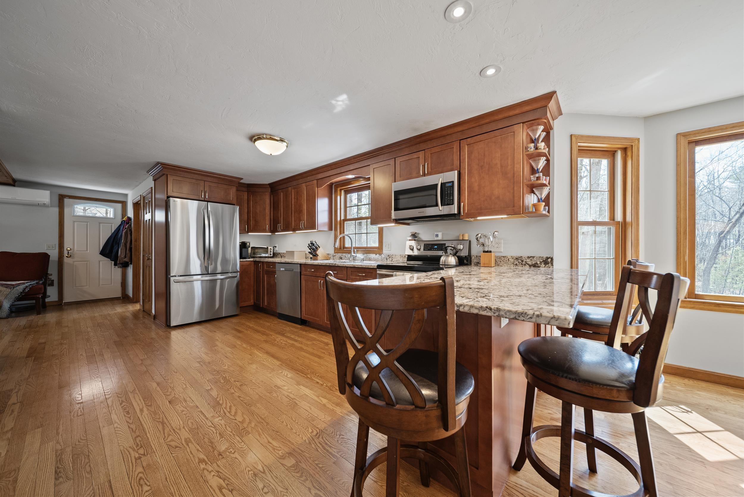 4 Donmac Drive Derry, NH 03038 - Photo 14 of 41