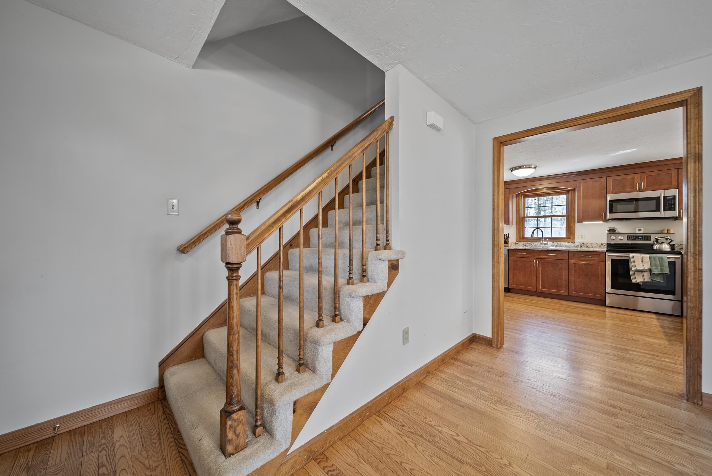 4 Donmac Drive Derry, NH 03038 - Photo 7 of 41