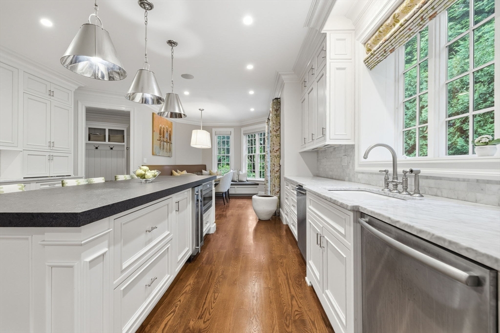 14 Bristol Road Wellesley, MA 02481 - Photo 12 of 42