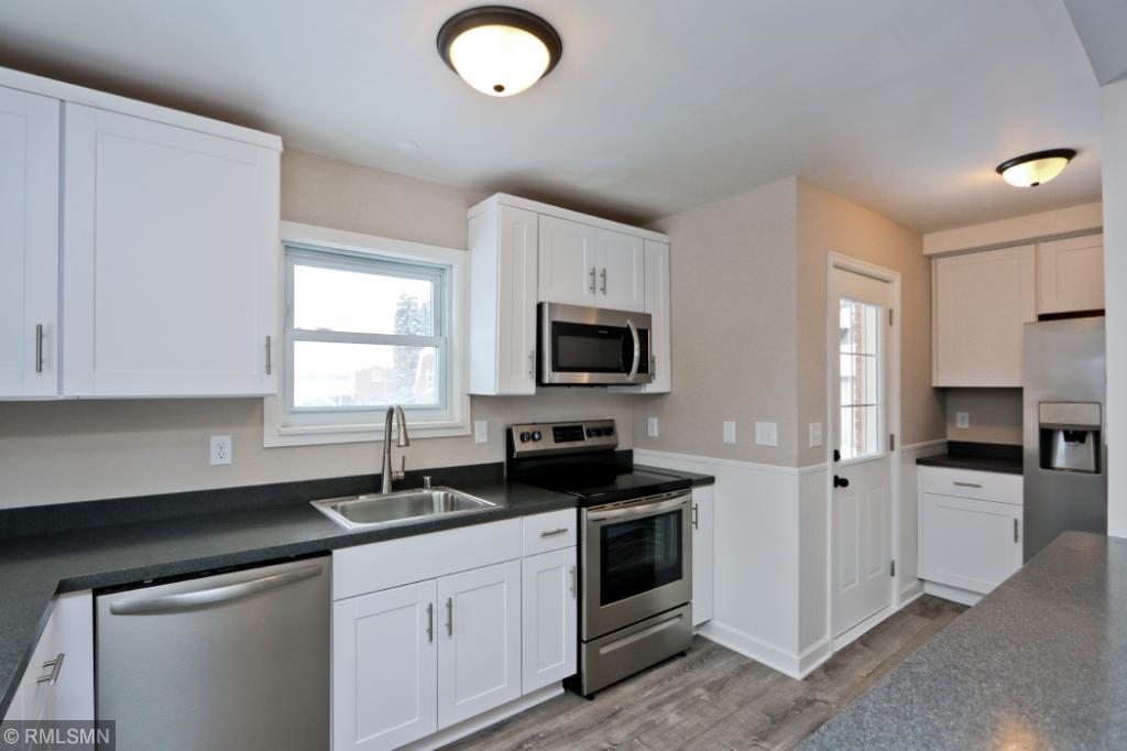 2545 Pascal Street Roseville, MN 55113 - Photo 11 of 28 Gallery Image 11