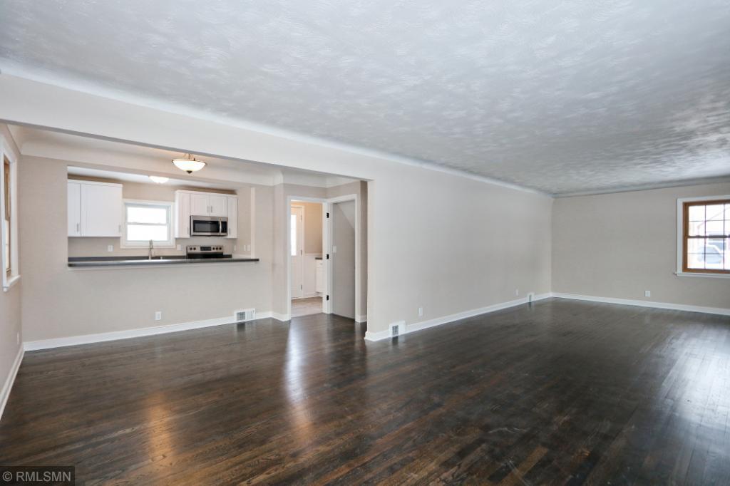 2545 Pascal Street Roseville, MN 55113 - Photo 9 of 28 Gallery Image 9