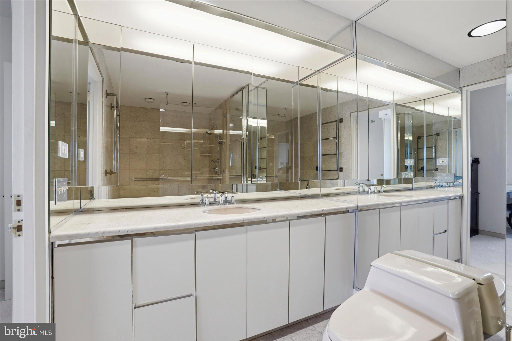 220 West Rittenhouse Square, Unit 22C Philadelphia, PA 19103 - Photo 21 of 29 Full bathroom