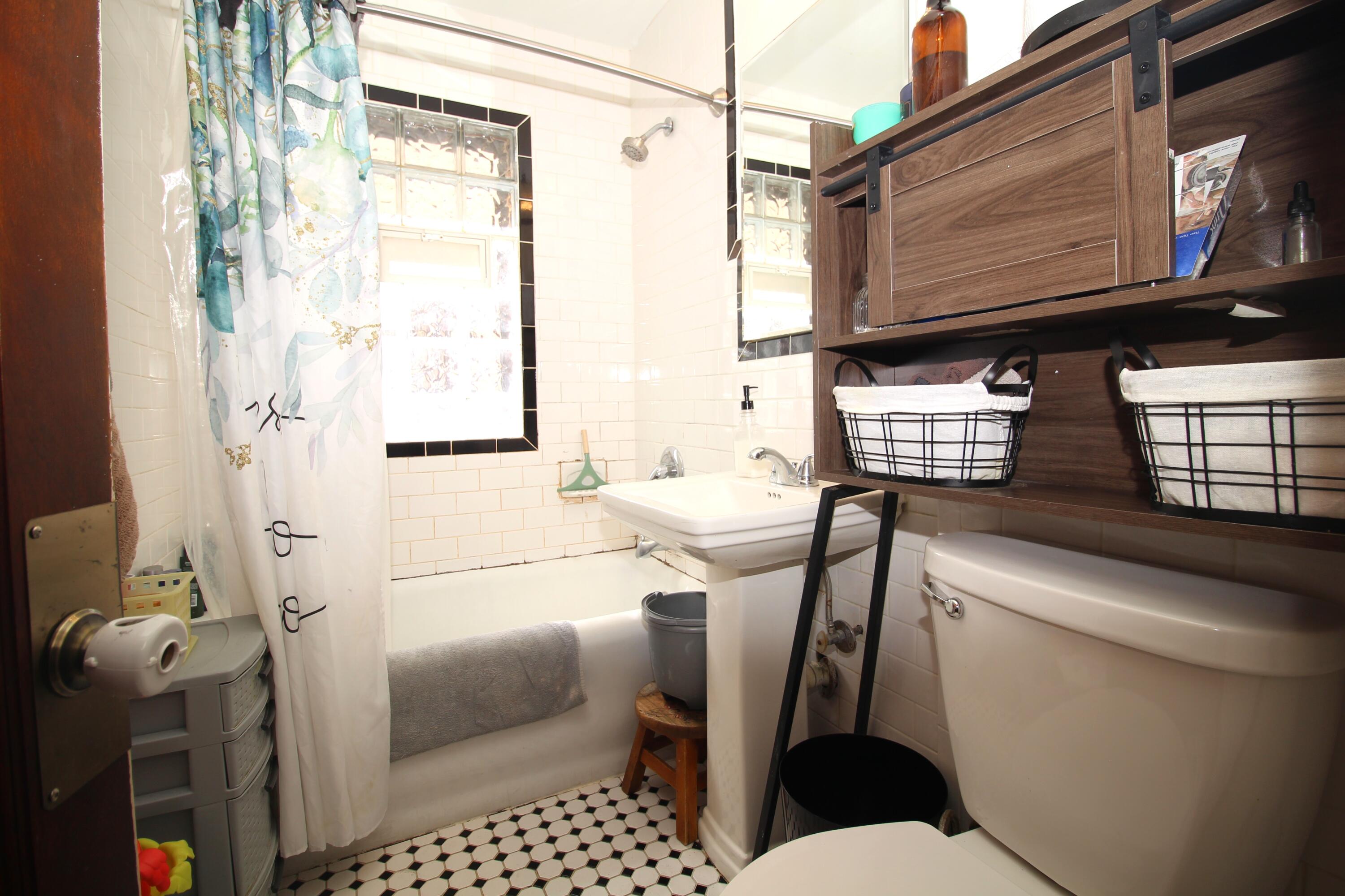 2775 North 50th Street, Unit 2777 Milwaukee, WI 53210 - Photo 11 of 16 Bath