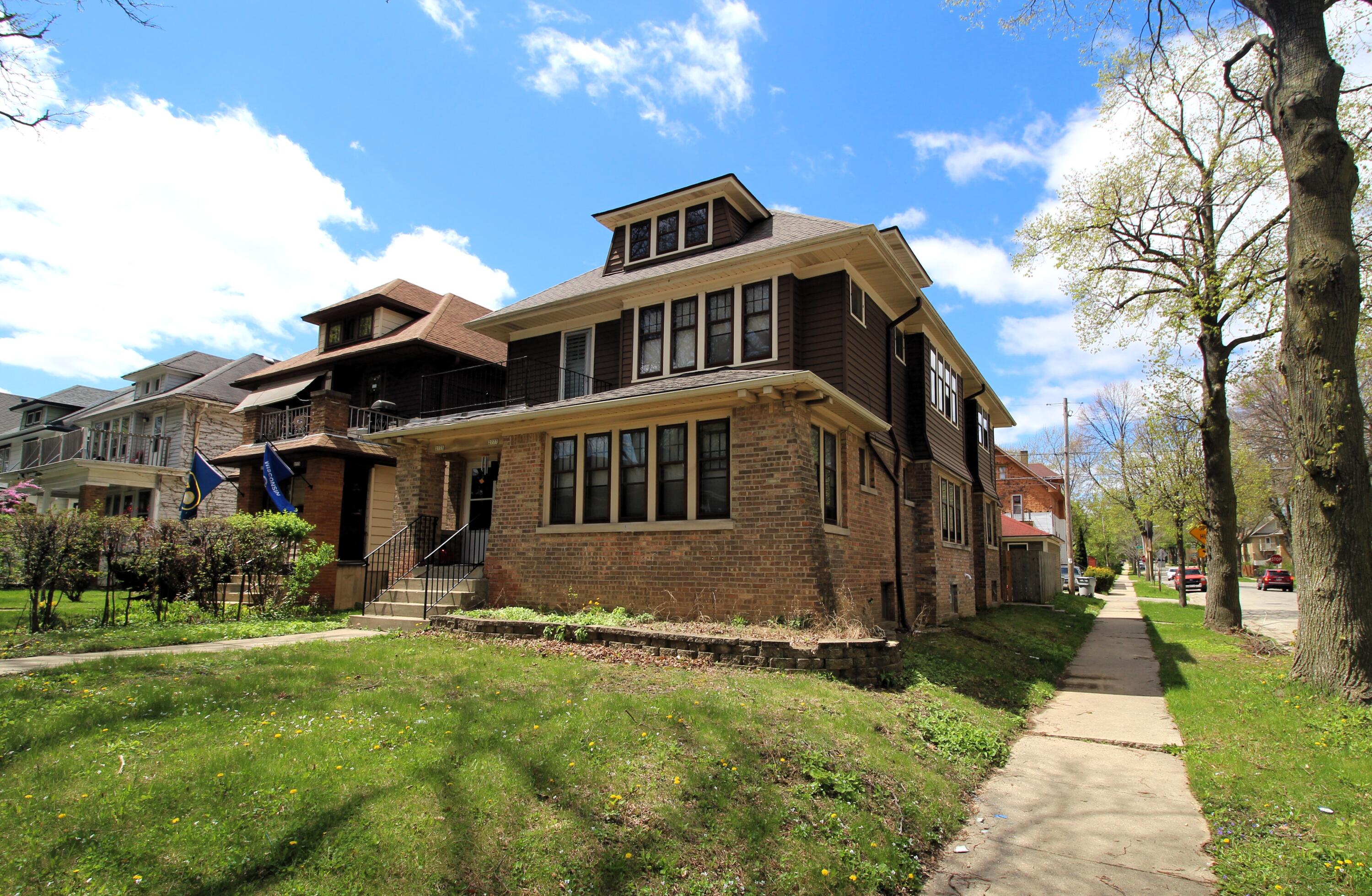 2775 North 50th Street, Unit 2777 Milwaukee, WI 53210 - Photo 12 of 16 Front