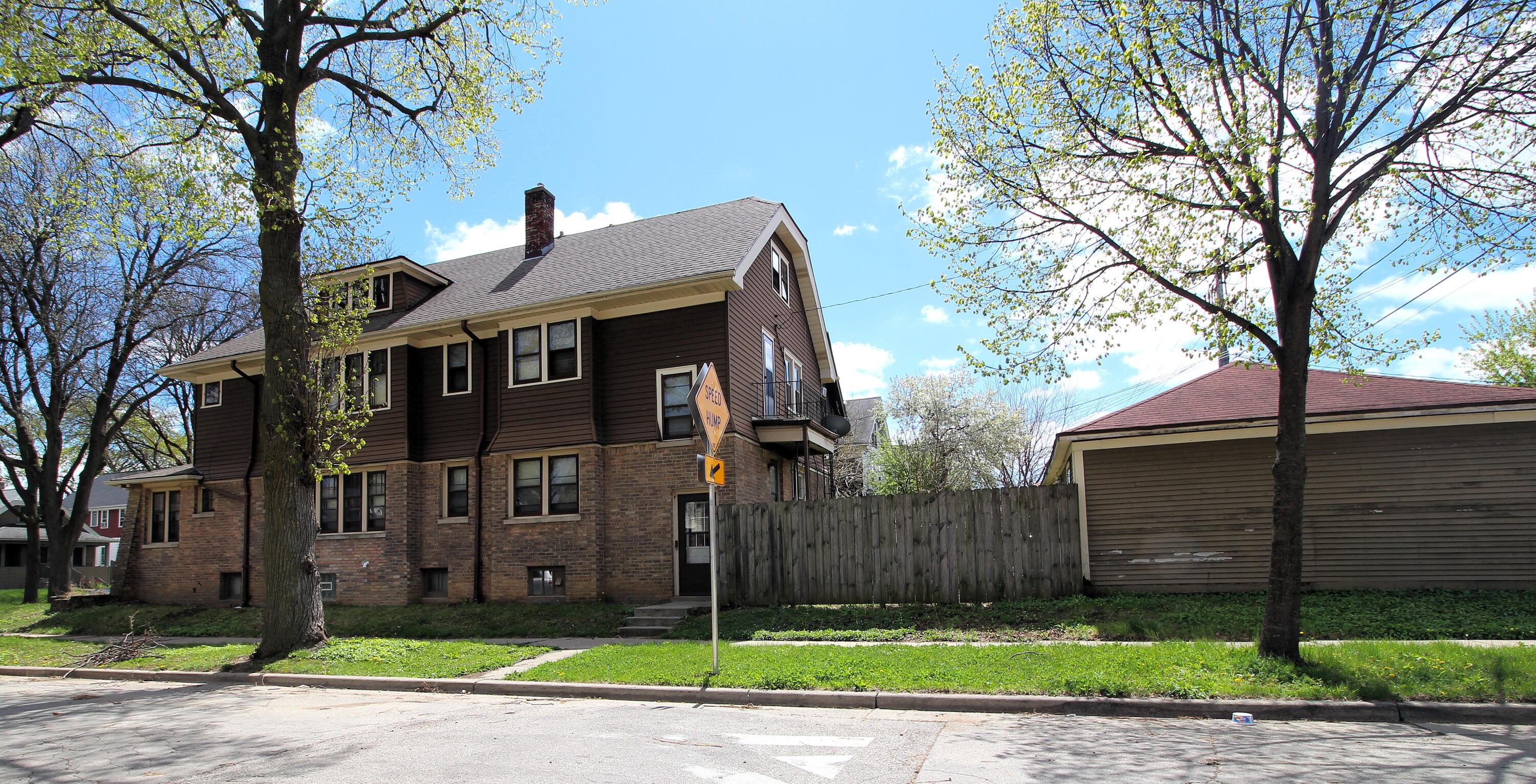 2775 North 50th Street, Unit 2777 Milwaukee, WI 53210 - Photo 2 of 16 Side