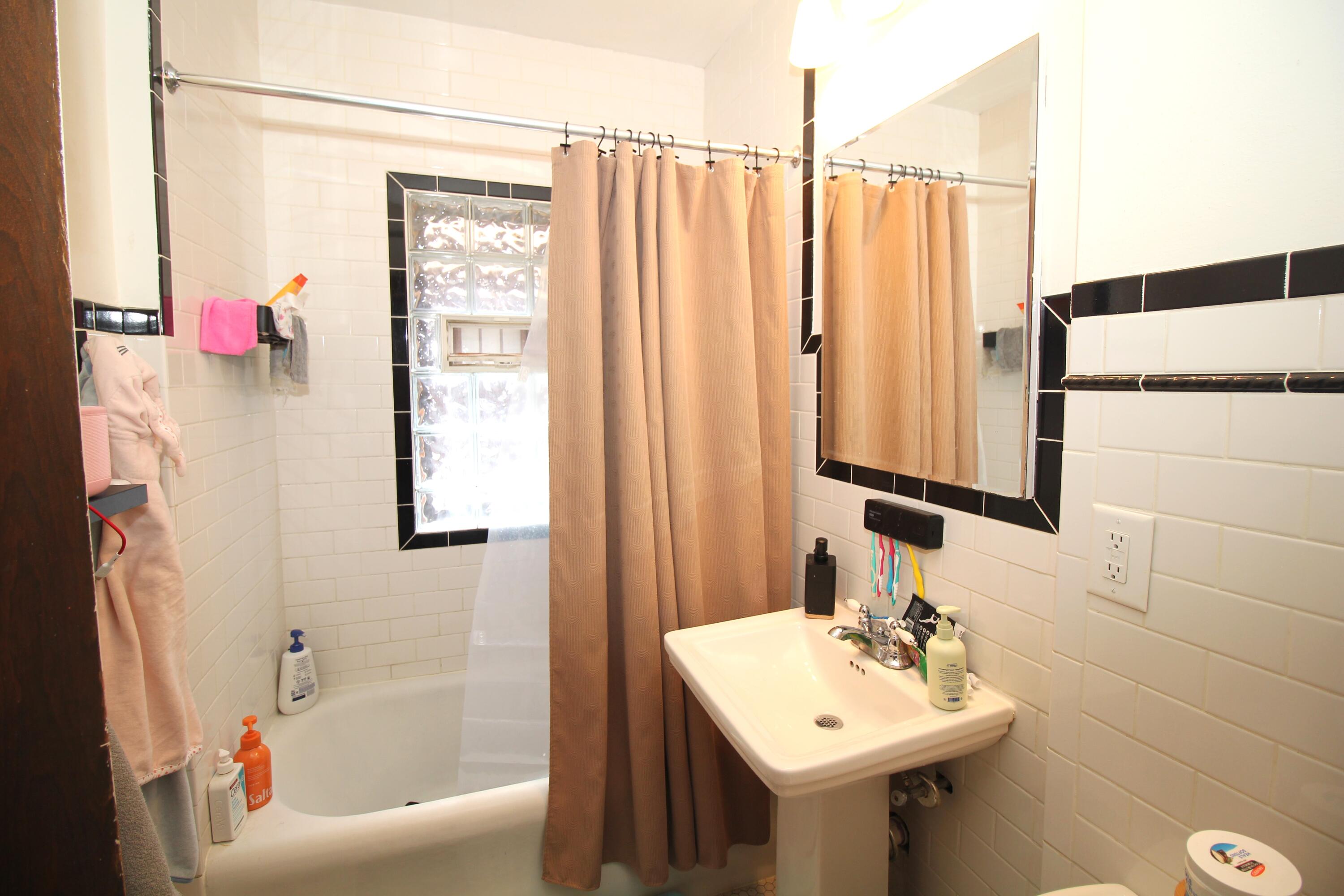 2775 North 50th Street, Unit 2777 Milwaukee, WI 53210 - Photo 10 of 16 Bath