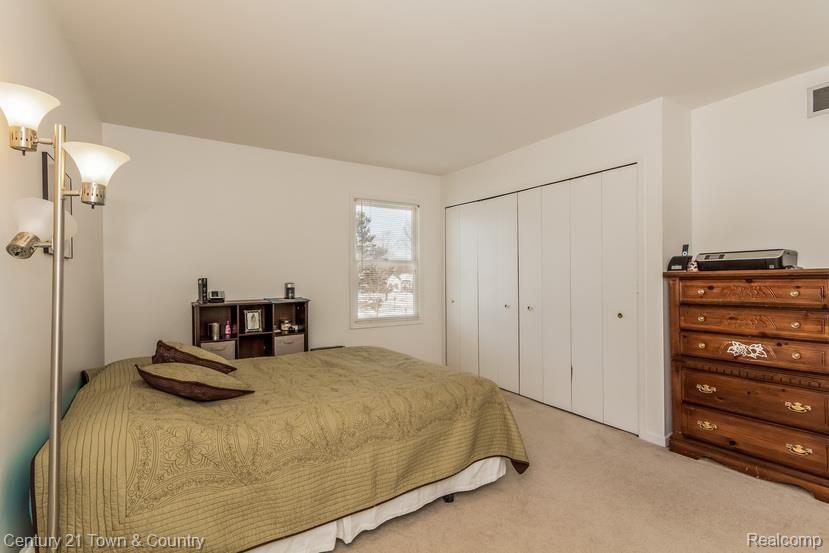 752 Hidden Ridge Drive Troy, MI 48083 - Photo 26 of 49 018-Master_Bedroom-1469112-mls.jpg