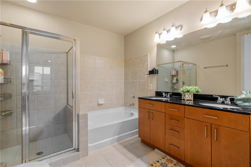 711 Cosmopolitan Drive Northeast, Unit 517 Atlanta, GA 30324 - Photo 14 of 29 a bathroom with a tub sink and mirror
