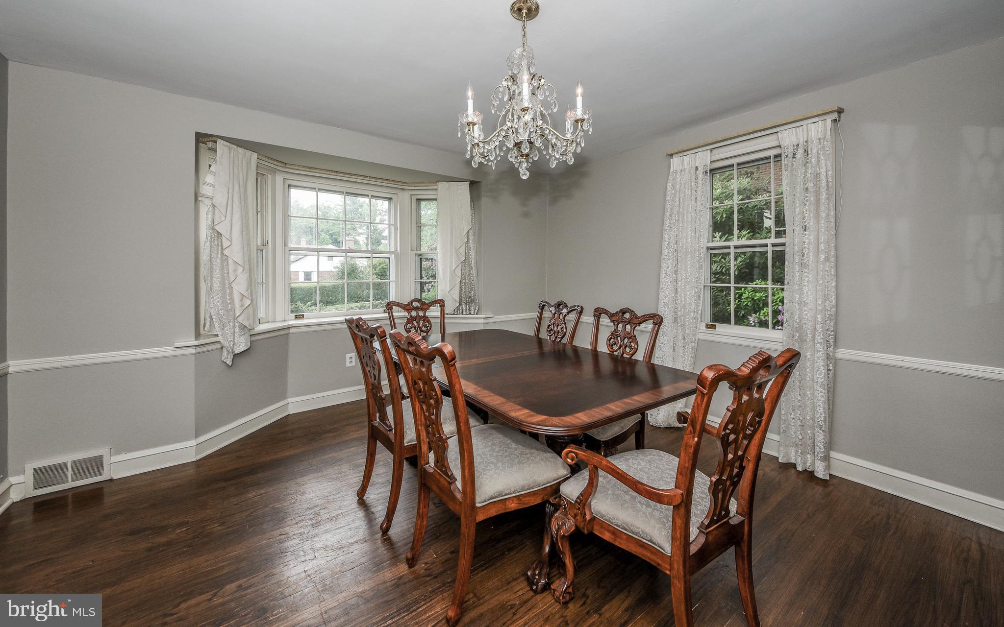 7804 Conwell Road Glenside, PA 19038 - Photo 17 of 33 Dining with Bow Window